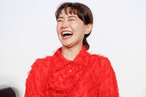 奈緒、映画『告白 コンフェッション』完成披露試写会に登場