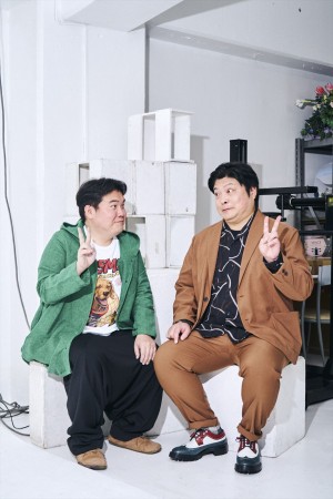 (左から)駒木根隆介、タモンズ・安部浩章