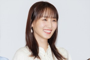 菅井友香、『チェイサーゲームW パワハラ上司は私の元カノ』記者会見に登場