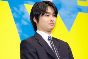 奥平大兼、映画『PLAY! 〜勝つとか負けるとかは、どーでもよくて〜』完成披露舞台挨拶に登場