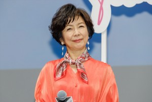 市毛良枝、映画『明日を綴る写真館』完成披露舞台あいさつに登場