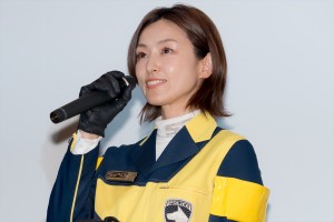 木下あゆ美、Vシネクスト『特捜戦隊デカレンジャー20th ファイヤーボール・ブースター』初日舞台挨拶に登場