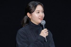 田中瞳アナウンサー、ドラマ『ブラックガールズトーク』記者会見で司会を担当