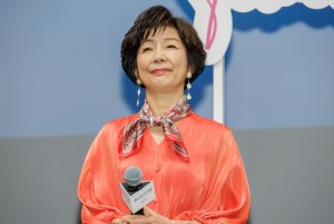 市毛良枝、映画『明日を綴る写真館』完成披露舞台あいさつに登場