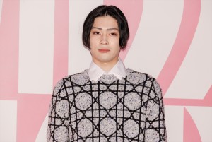 市川染五郎、「ミスディオール展覧会 ある女性の物語」に登場