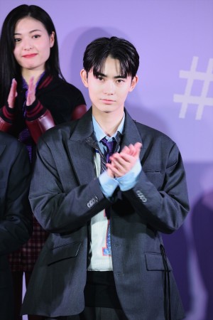 豊田裕大、Netflixシリーズ『恋愛バトルロワイヤル』配信記念イベント 明日蘭学院学園祭に登場