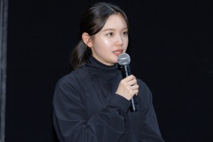 田中瞳アナウンサー、ドラマ『ブラックガールズトーク』記者会見で司会を担当