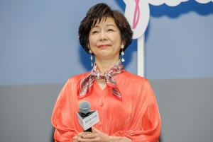 市毛良枝、映画『明日を綴る写真館』完成披露舞台あいさつに登場