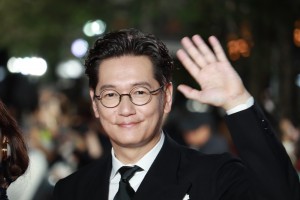 「第37回東京国際映画祭」オープニングレッドカーペットに登場した井浦新