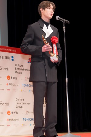 宮沢氷魚、「第78回毎日映画コンクール」表彰式に登場