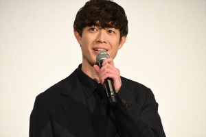 宮沢氷魚、映画『52ヘルツのクジラたち』初日舞台挨拶に登場