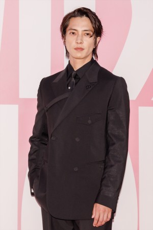 山下智久、「ミスディオール展覧会 ある女性の物語」に登場