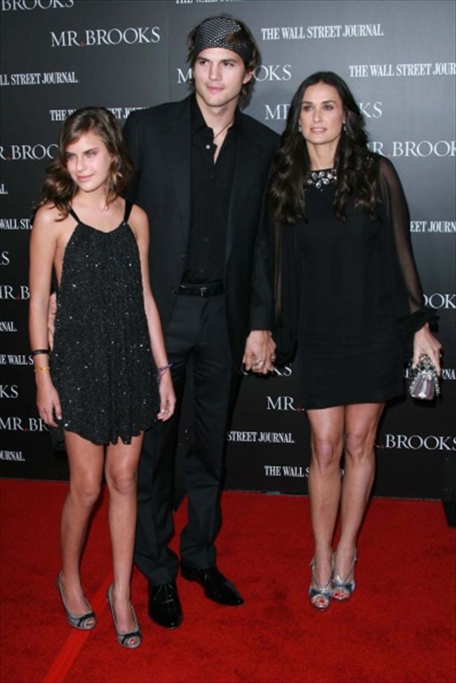 Demi Moore6522_Ashton Kutcher with Tallulah Belle Willis and Demi Moore2