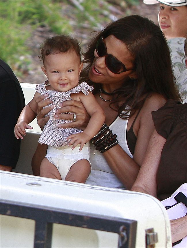 Halle Berry9205_Halle Berry WITH BABY