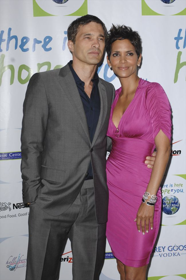 Halle Berry9210_1117A04_UH031_H