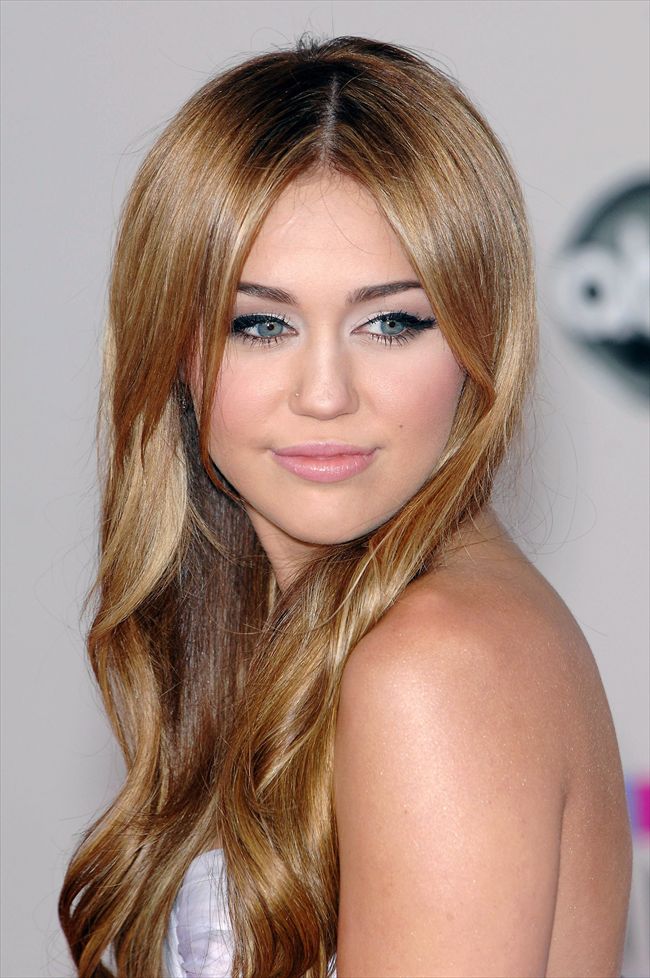 Miley Cyrus18518_1021N08_GM026_H