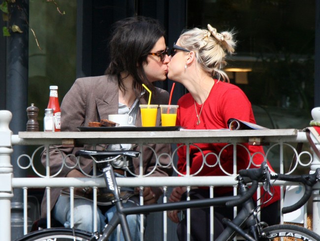 peaches geldof kiss