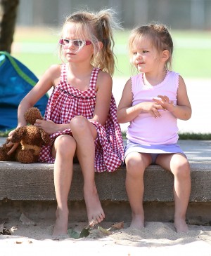 ヴァイオレット（左）＆セラフィーナ（右）