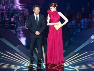 プレゼンターとして登場した、ベン・スティラーとエマ・ストーン