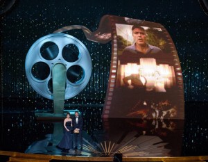 プレゼンターとして登場した、ティナ・フェイとブラッドリー・クーパー