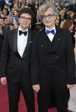 「Pina／ピナ・バウシュ 踊り続けるいのち」で長編ドキュメンタリー賞にノミネートされた、ヴィム・ヴェンダーズ（右）