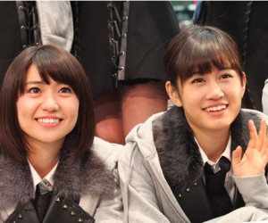 西武ドームで23枚目のシングル「風は吹いている」の全国握手会イベント開催（2012年2月）