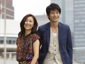 中山美穂と向井理が語る「新しい靴を買わなくちゃ」撮影エピソード