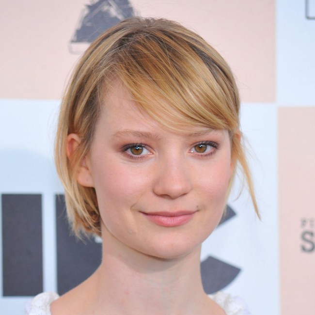 Mia Wasikowska17747_1126F03_XX183_H