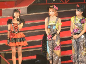 モーニング娘。全国ツアーで11期メンバー小田さくらがファンに挨拶