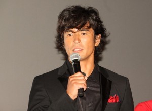 「悪の教典」完成披露舞台挨拶に登壇した伊藤英明 