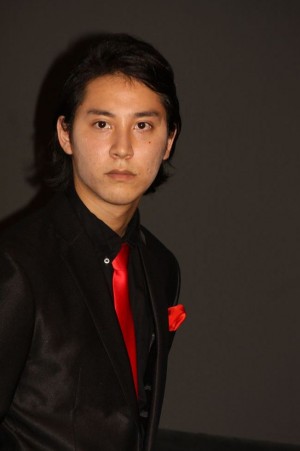 「悪の教典」完成披露舞台挨拶に登壇したKENTA