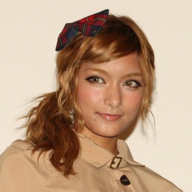 ローラ、プロフィール用