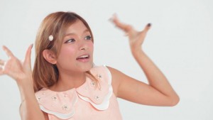 ソニーのブルーレイ新CM「ローラにジャンプ」篇、ローラ（2012年10月13日よりO.A.開始） 