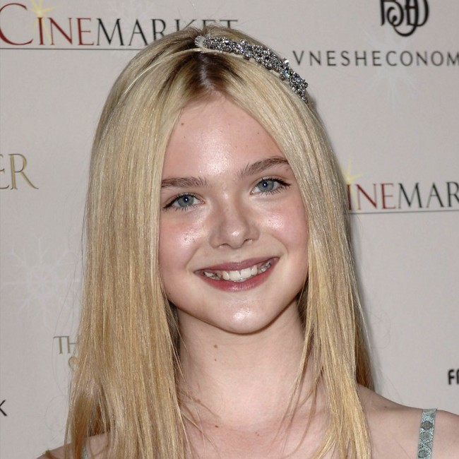 Elle Fanning7327_1010N12_UH023_H