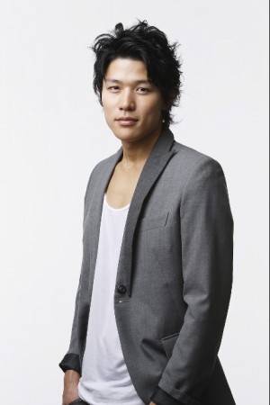 “みみずくの竜”に鈴木亮平