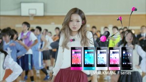 ソニー「ウォークマン」新CMで西野カナが熱唱
