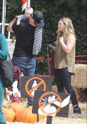 パンプキン・パッチにやってきたヒラリー・ダフ　（2012-10-13)