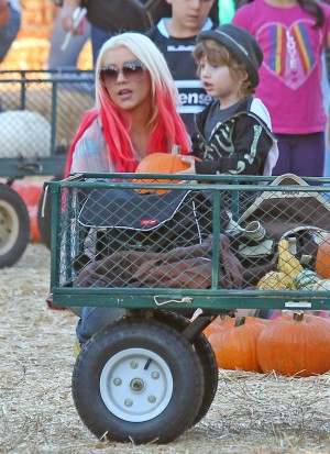 パンプキン・パッチにやってきたクリスティーナ・アギレラ (2012-10-14)