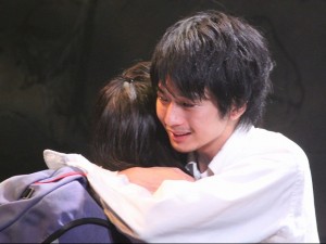 舞台「悼む人」最終舞台稽古　向井理