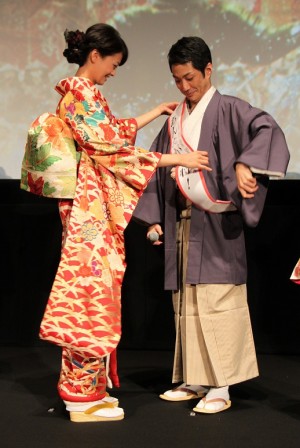 野村萬斎と上地雄輔が外国語スピーチ対決！軍配は？