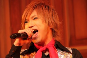 ゴールデンボンバーの鬼龍院翔がプリンセス天功の魔法でバラバラに！