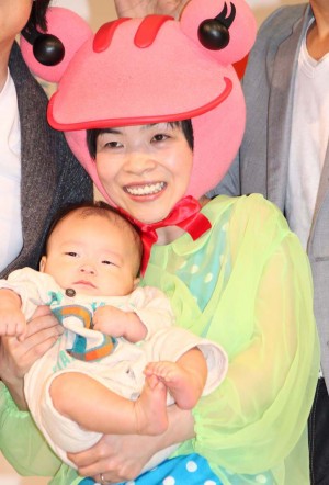 山田花子　CD発売記念イベントで第一子初お披露目