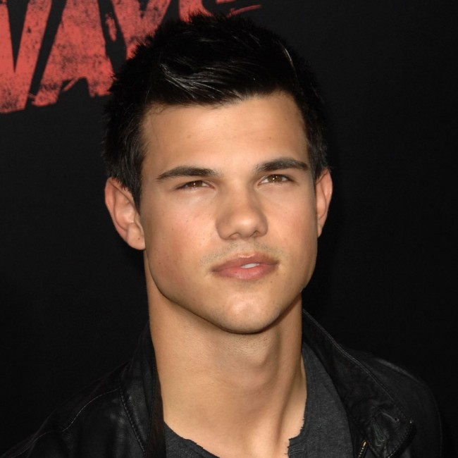 Taylor Lautner25529_1011MRD_DX045_H