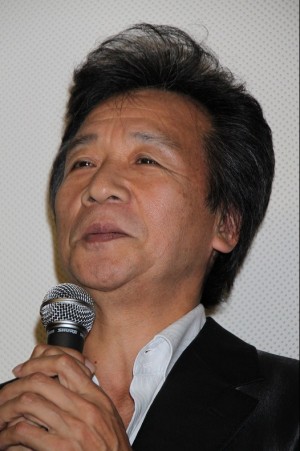  「旅の贈りもの　明日へ」主演の前川清が「別に…」で観客沸かせる