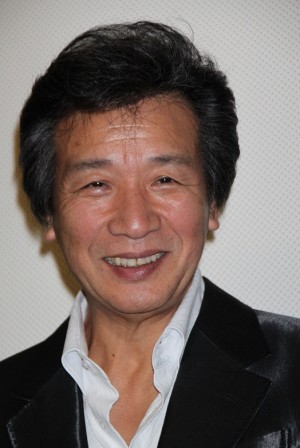 「「旅の贈りもの　明日へ」主演の前川清が「別に…」で観客沸かせる