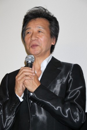 「「旅の贈りもの　明日へ」主演の前川清が「別に…」で観客沸かせる