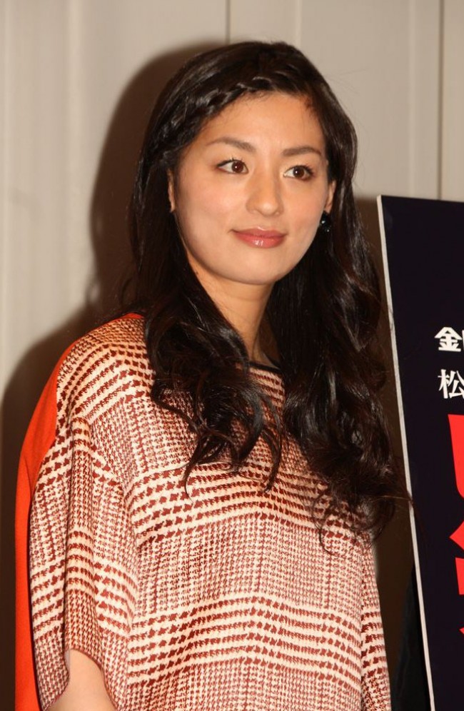 尾野真千子、疑惑」完成披露試写会