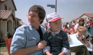 若かりし頃のスピルバーグ監督とドリュー・バリモア