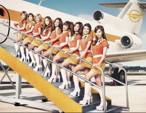 少女時代　新曲MVでセクシーなキャビンアテンダント姿に！