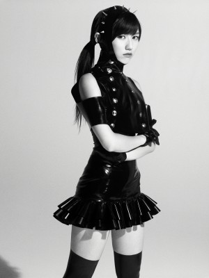 モードでエッジーなAKB48が原宿に登場！渡辺麻友